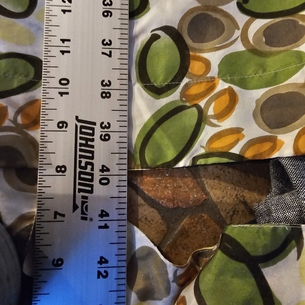 Hartford 100% Silk Wrap Dress with attached Belt, Green and Cream, Size Small - Picture 6 of 7